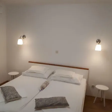 Viki Apartment *