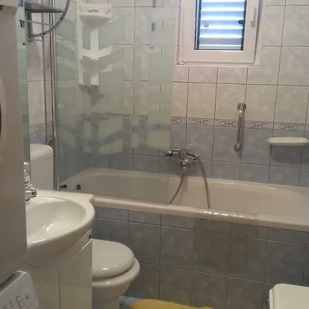 Viki Apartment *